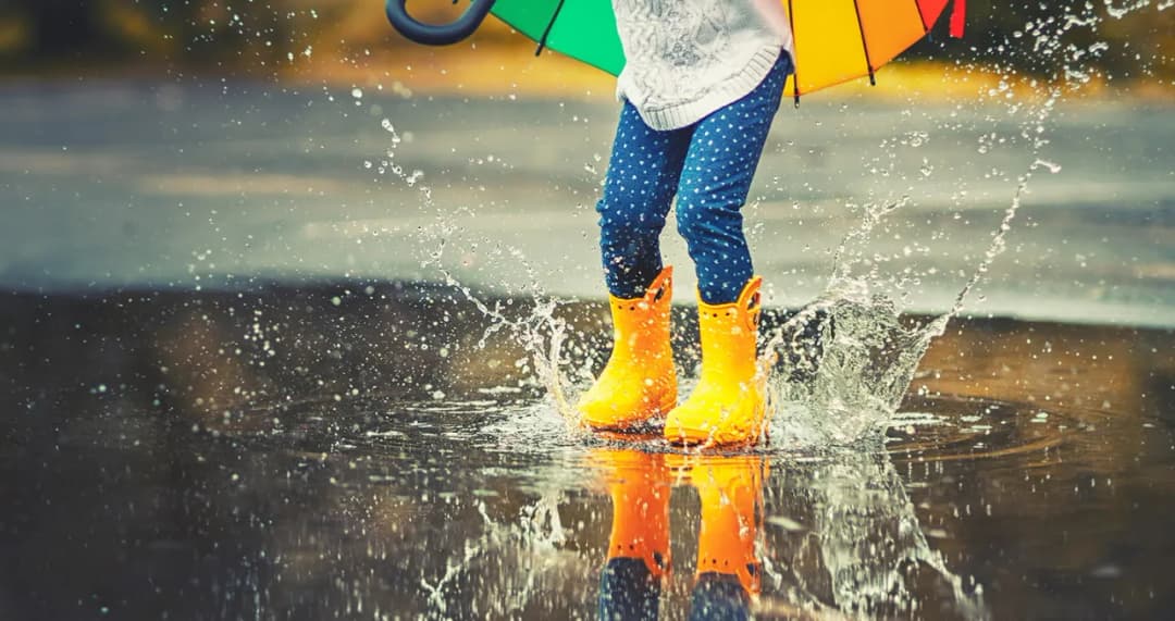 Co ubrać w deszczowy dzień, aby wyglądać modnie i czuć się komfortowo Co ubrać w deszczowy dzień, aby wyglądać modnie i czuć się komfortowo