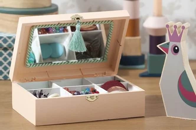 Jak zrobić szkatułkę na biżuterię – proste kroki do własnego projektu