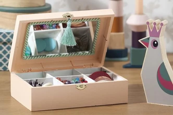 Jak zrobić szkatułkę na biżuterię – proste kroki do własnego projektu