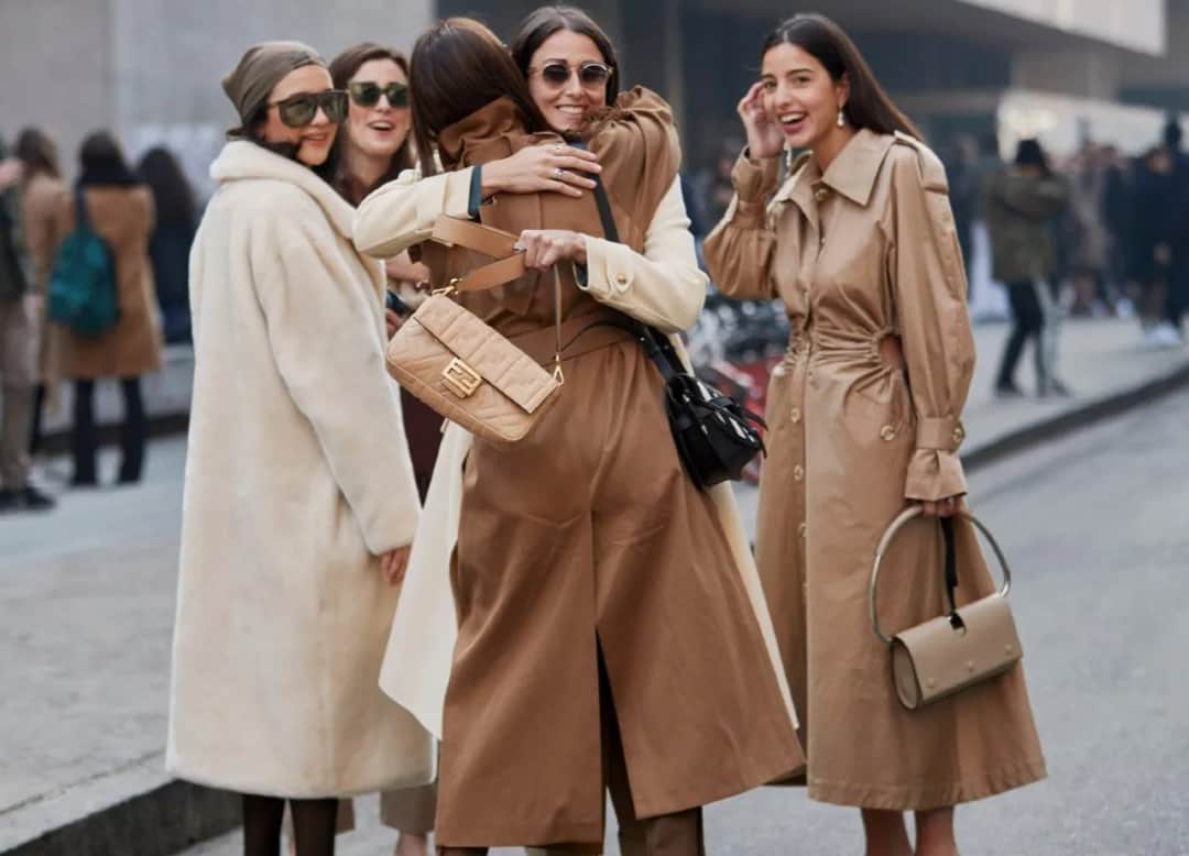 Jak wybrać idealny płaszcz dla niskiej kobiety i wyglądać stylowo